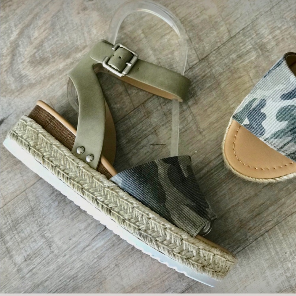 Soda Camo Platform Espadrille Flatform Sandal - Picture 6 of 11